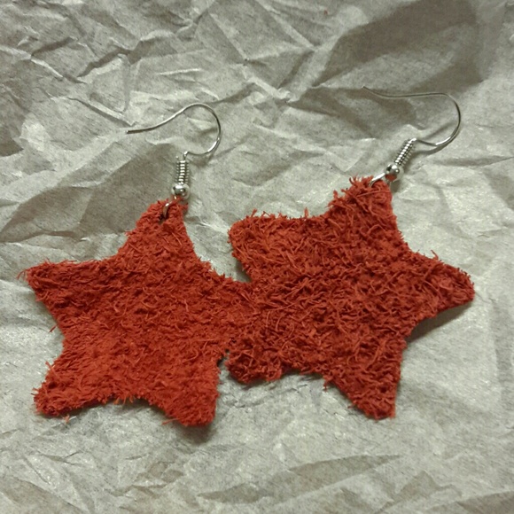Red Leather Star Earrings - Handmade - Picture 4 of 4